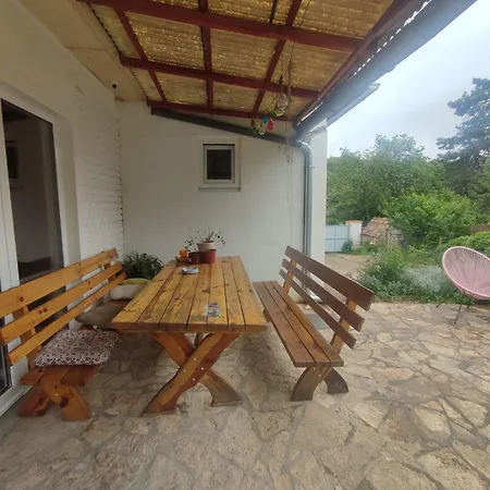 Balkan Retreat Besenovo
